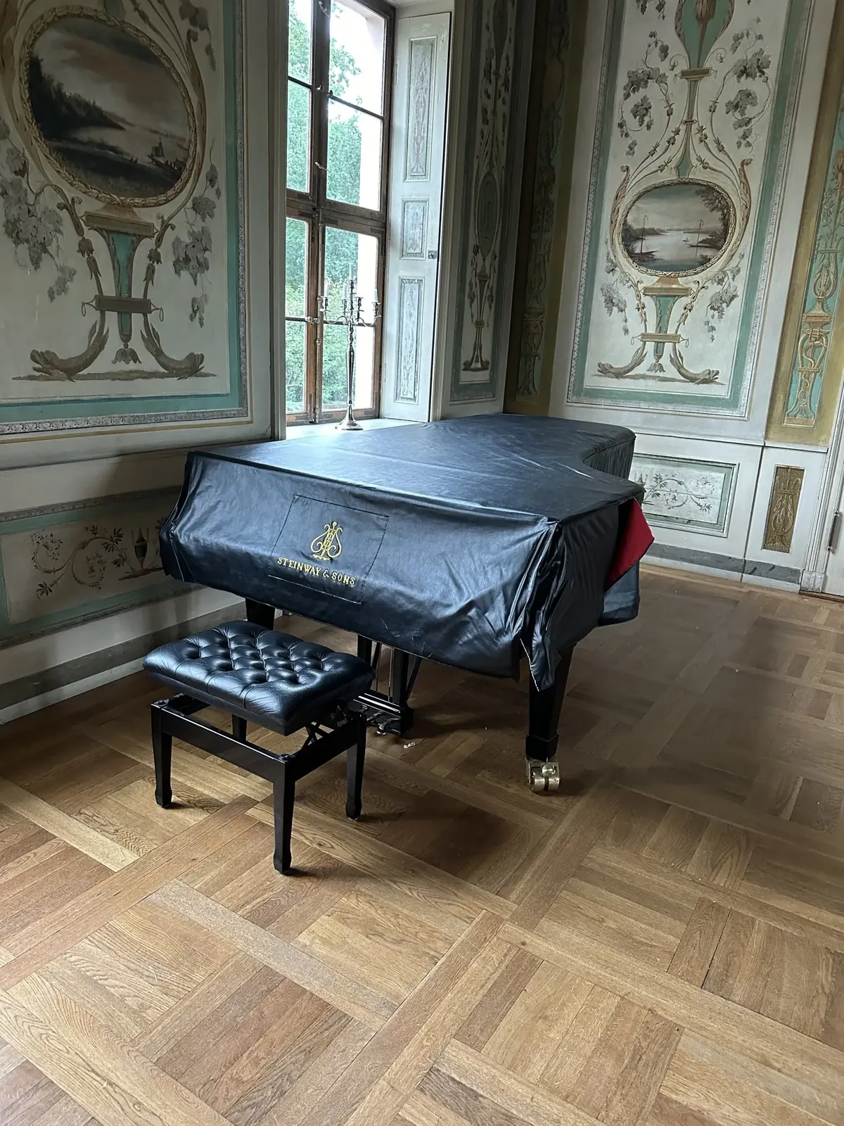 Pianotransport Berlin: Flügel im Salon nach dem Transport